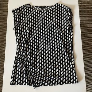 Sleeveless Banana Republic top (M)